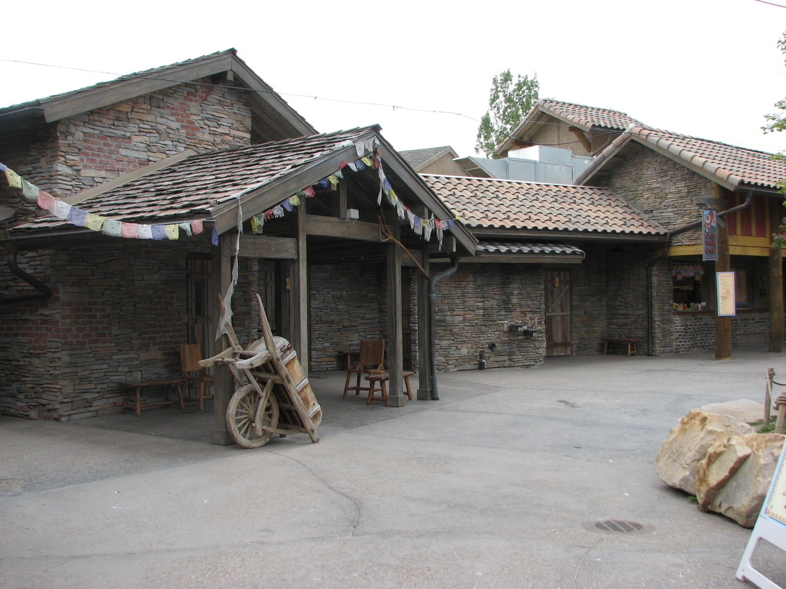 Asian Highlands - Visitor Amenities