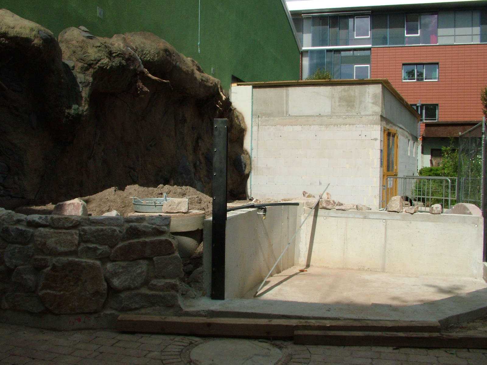 Asian Otter/Binturong Exhibit Construction at Heidelberg, 05/09/10