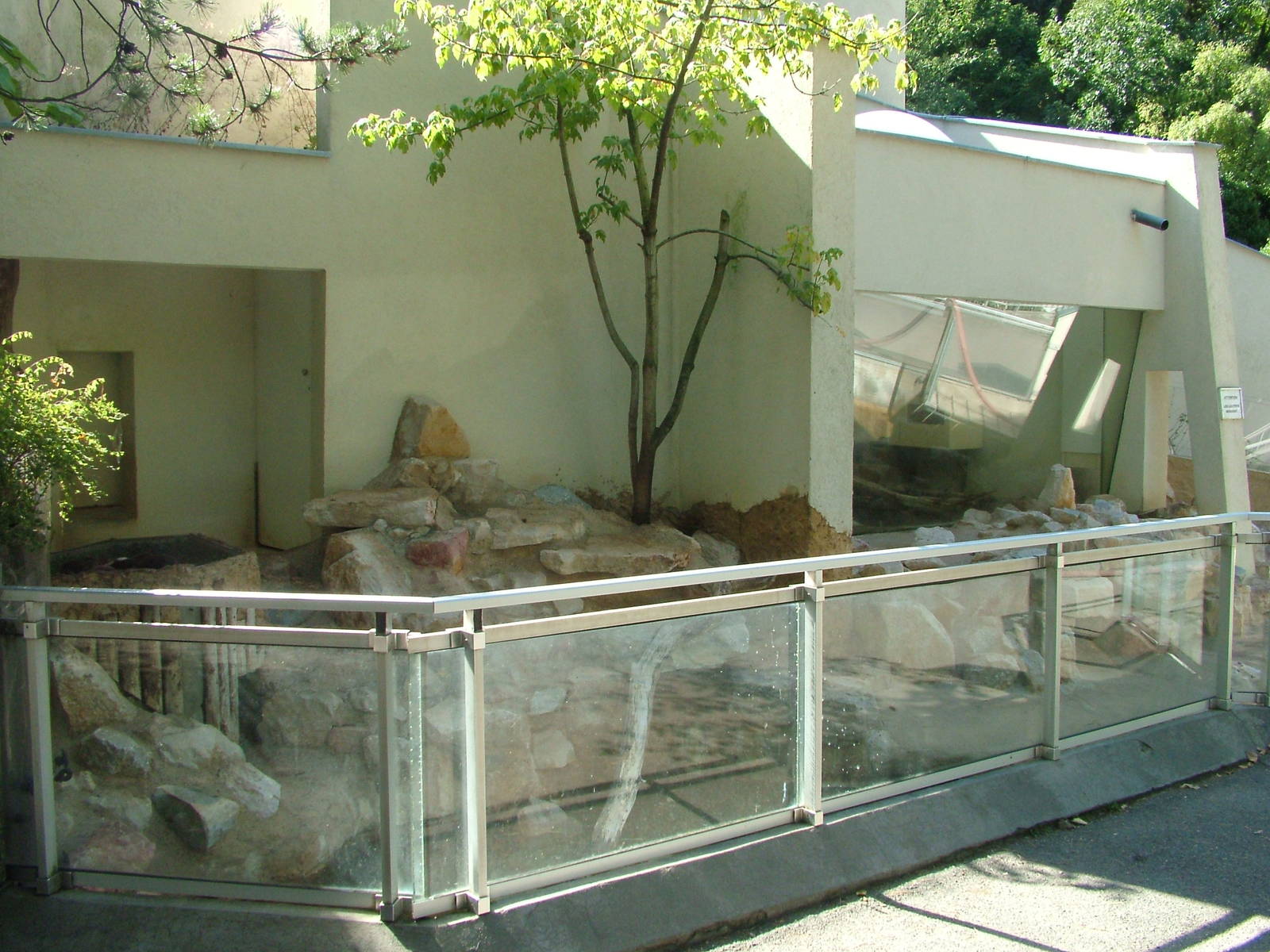 Asian Short-clawed Otter enclosure at Mulhouse 29/08/09