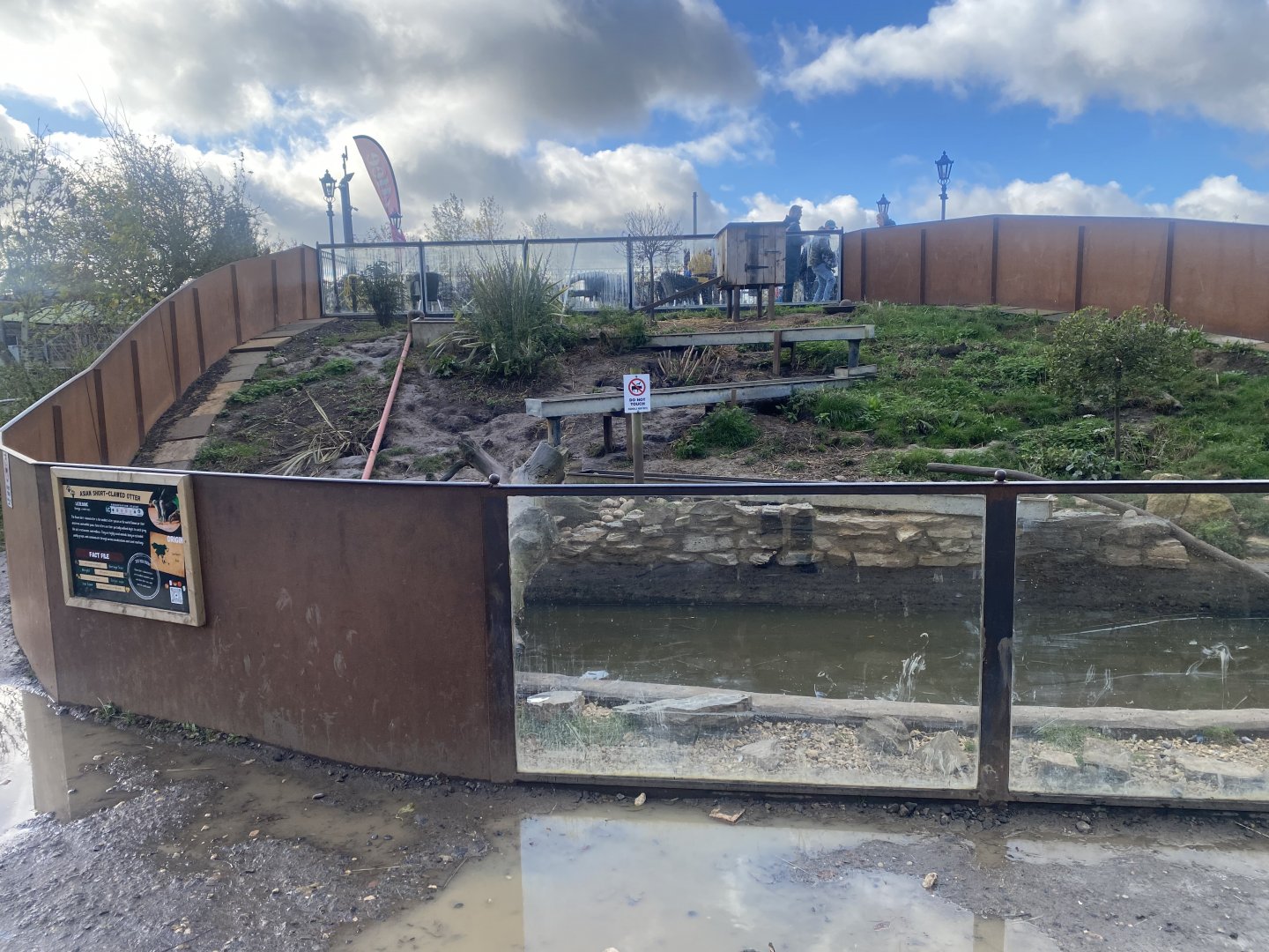 Asian small-clawed otter enclosure 021125