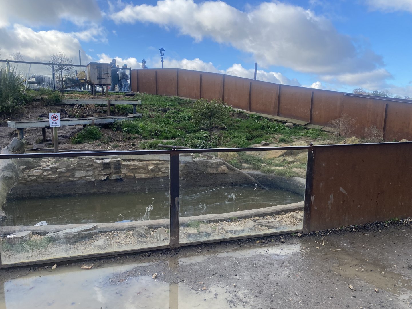 Asian small-clawed otter enclosure 021125