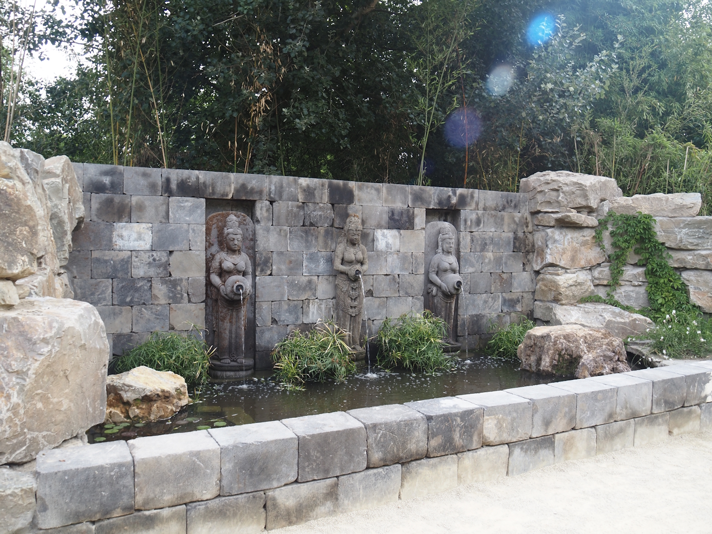 Asian spouting statues, 2025-07-12