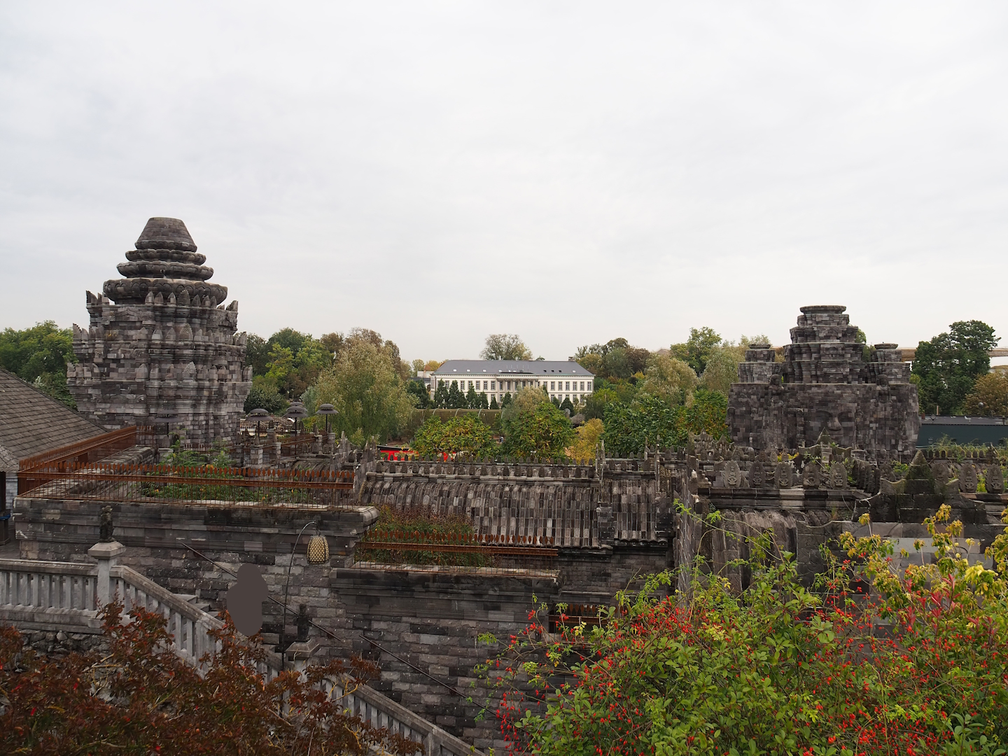 Asian temples and 1854 castle aquarium building, 2023-10-13
