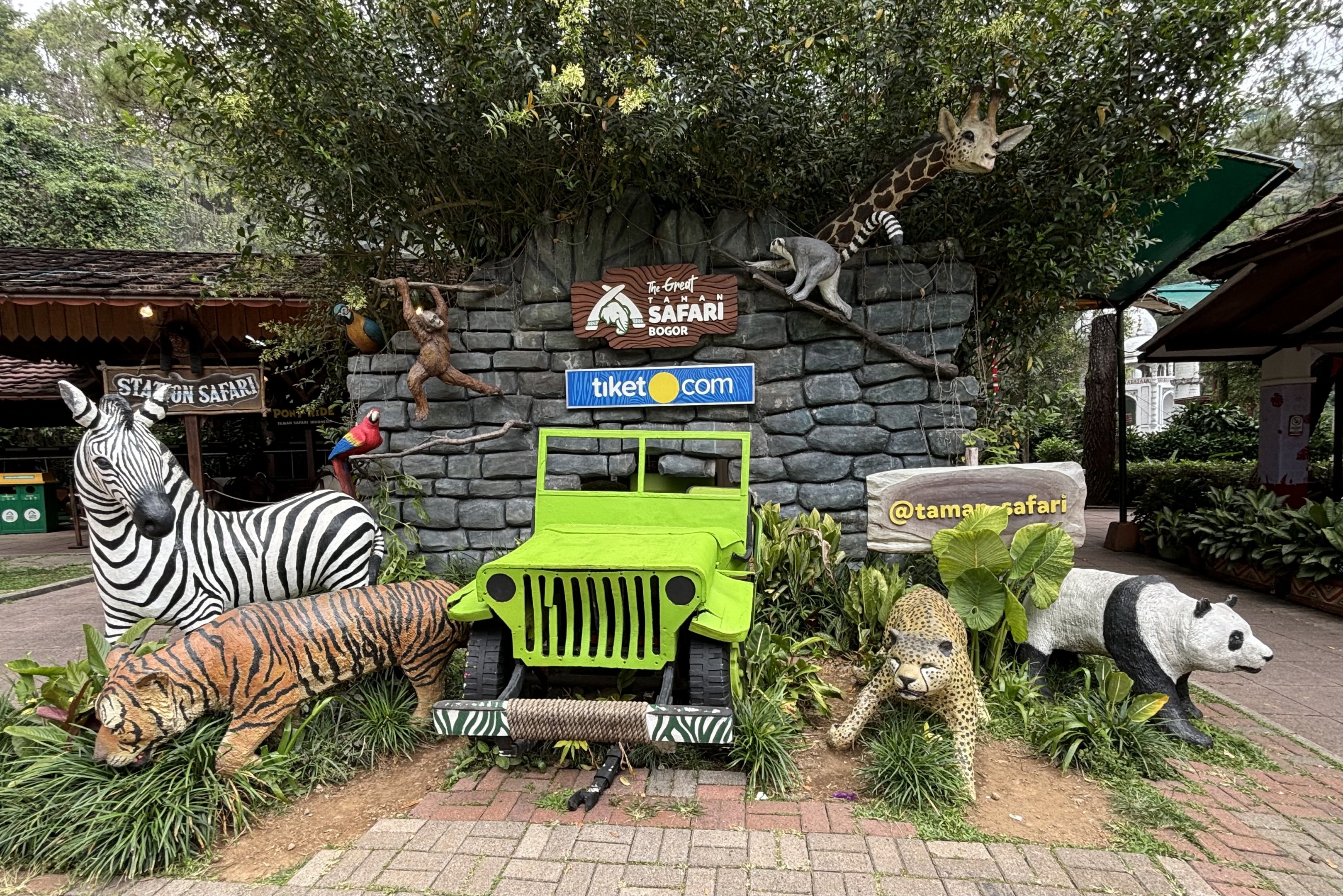 Assorted Animal Statues