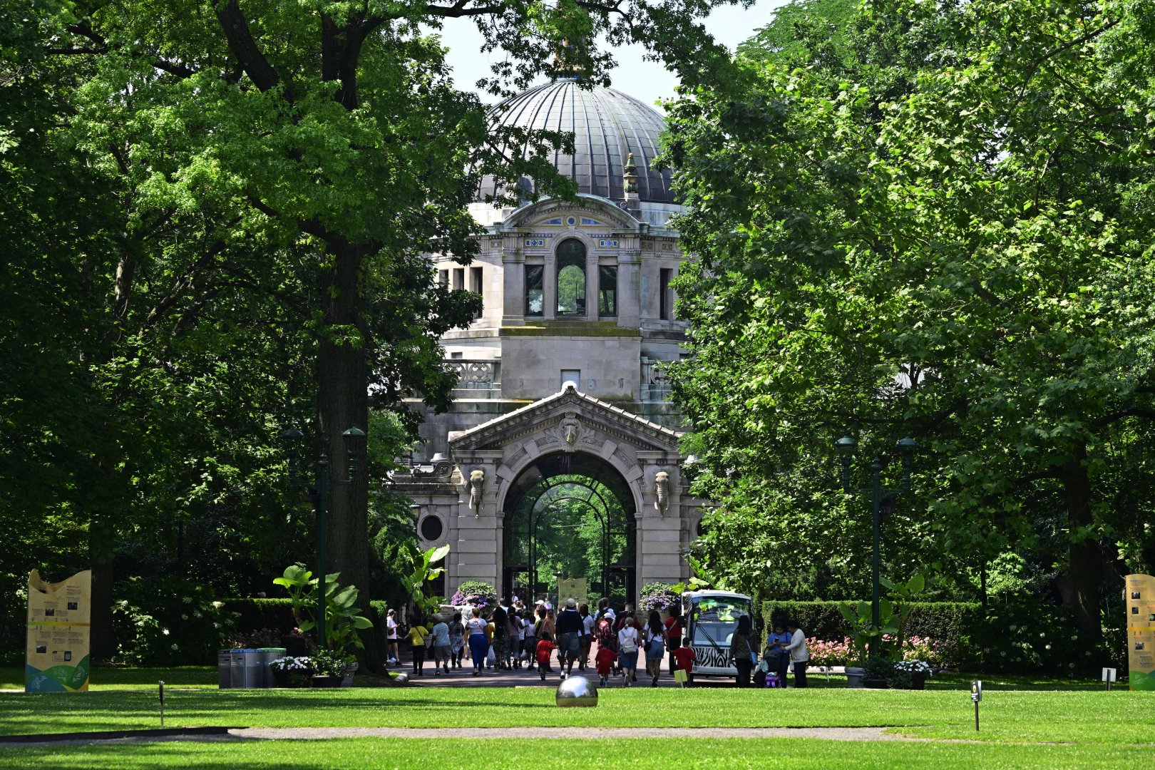 Astor Court - Zoo Center