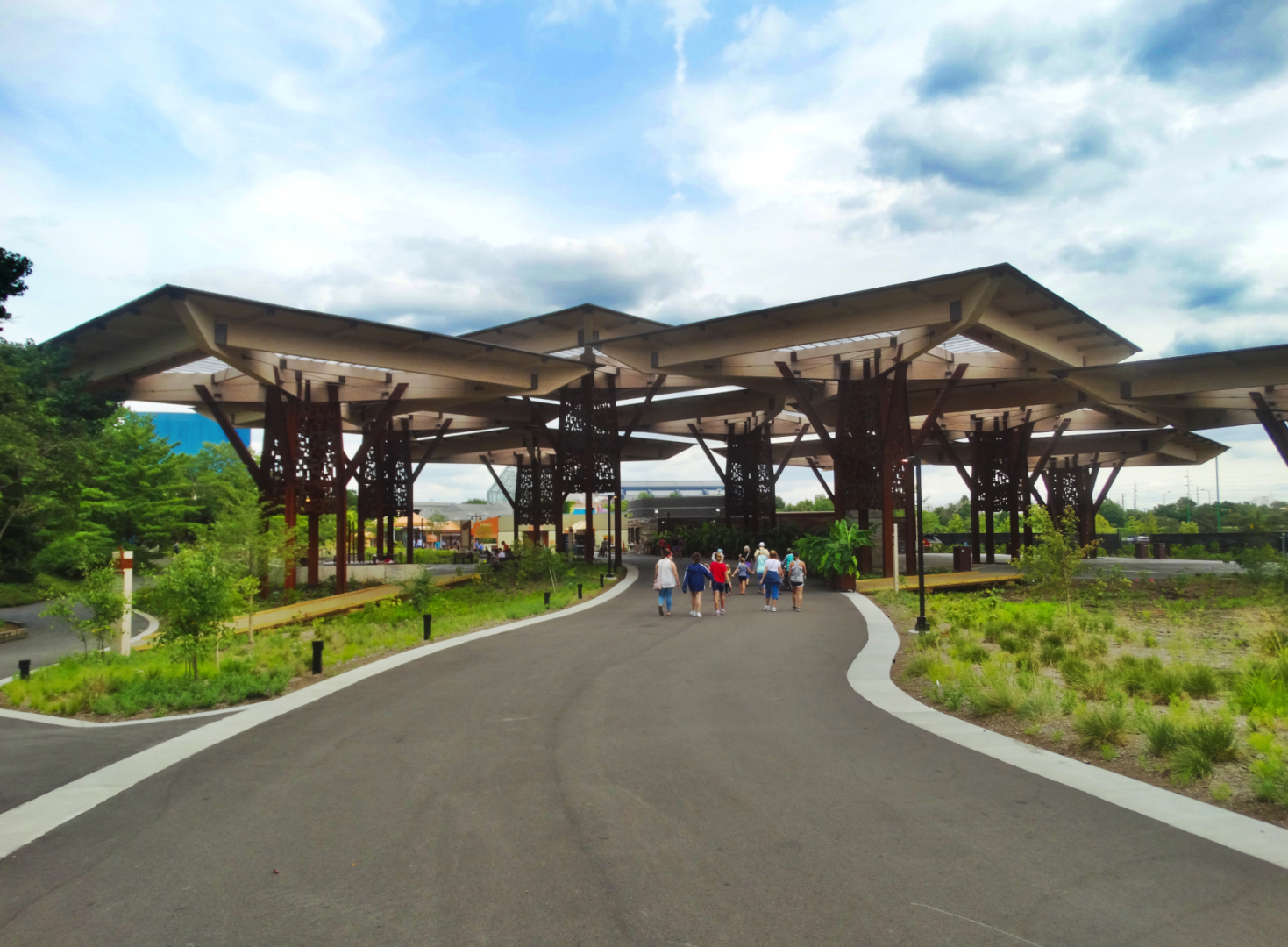 Aug. 2017 - Magnificent Macaws Flight Demonstration Area (New 2017)