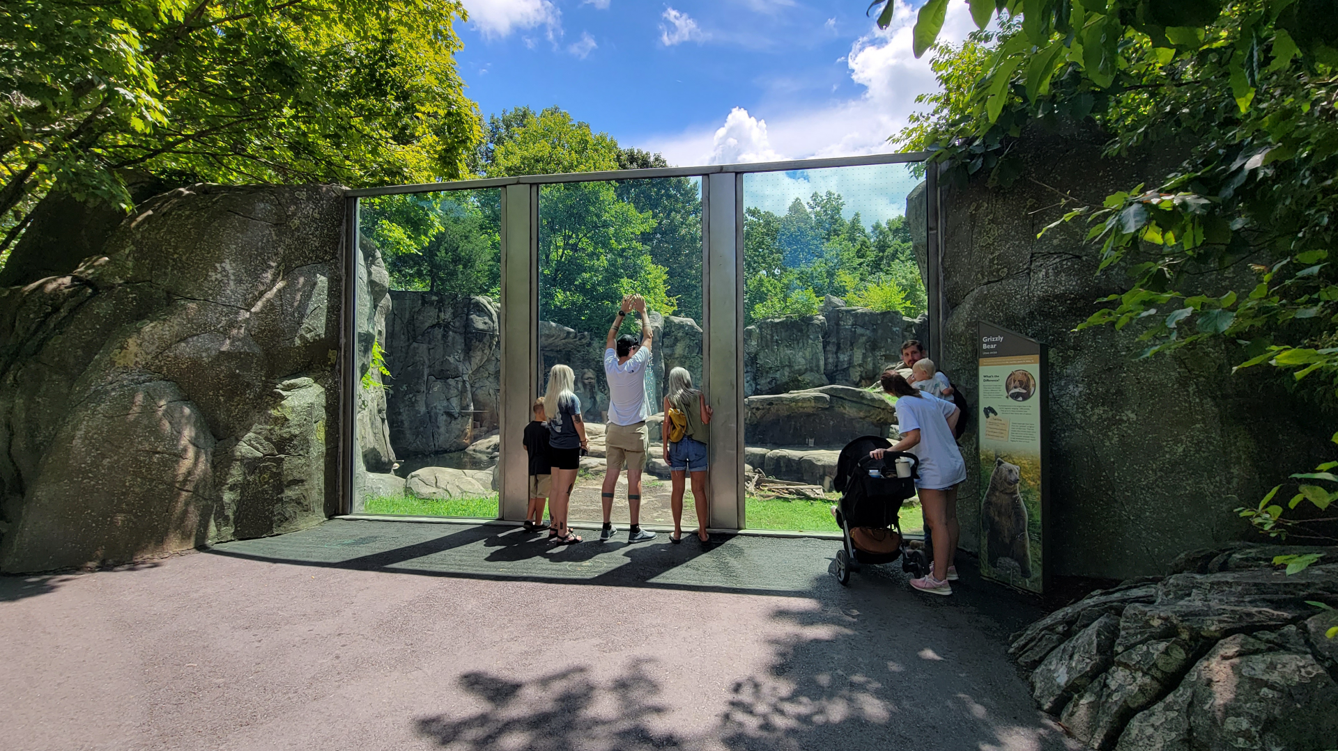Aug. 2022 - North America: Prairie - Grizzly Bear Glass Viewing