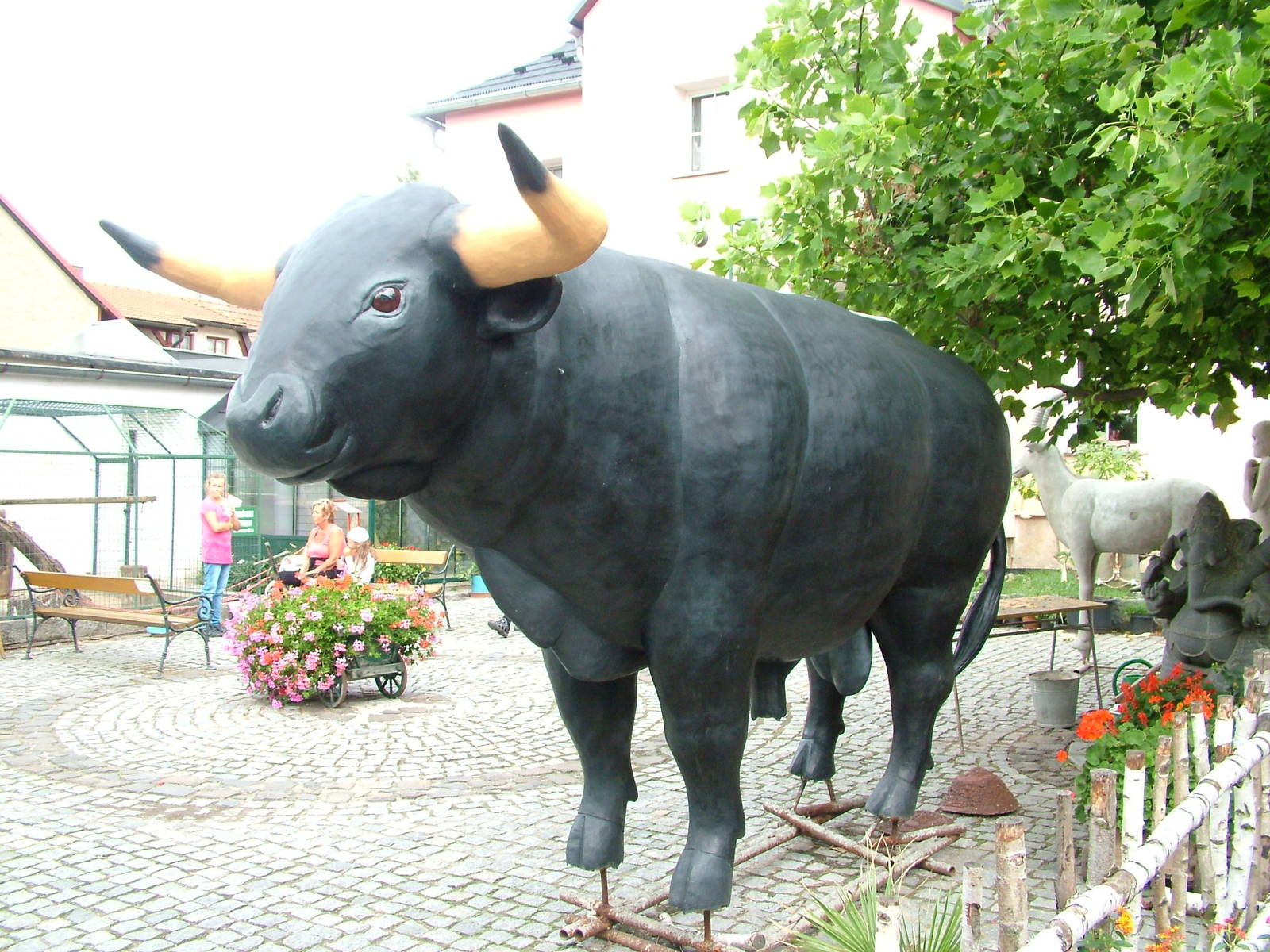 Aurochs Sculpture at Chleby, 26/08/12