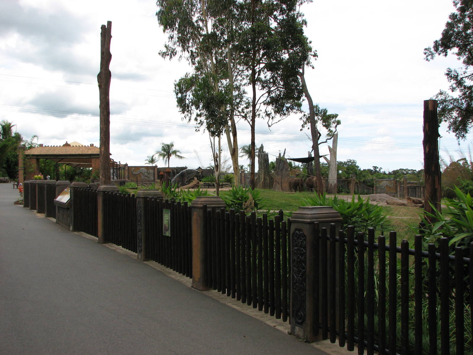 Australia Zoo 2007 - Alongside the Asiatic Elephant exhibit