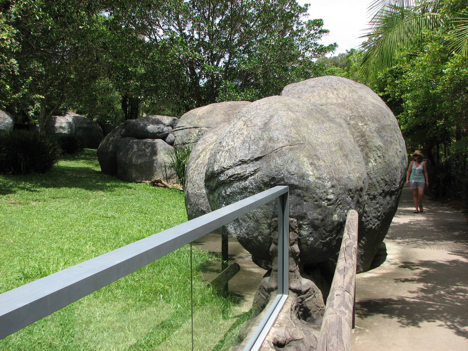 Australia Zoo 2007 - Alongside the Wombat exhibit