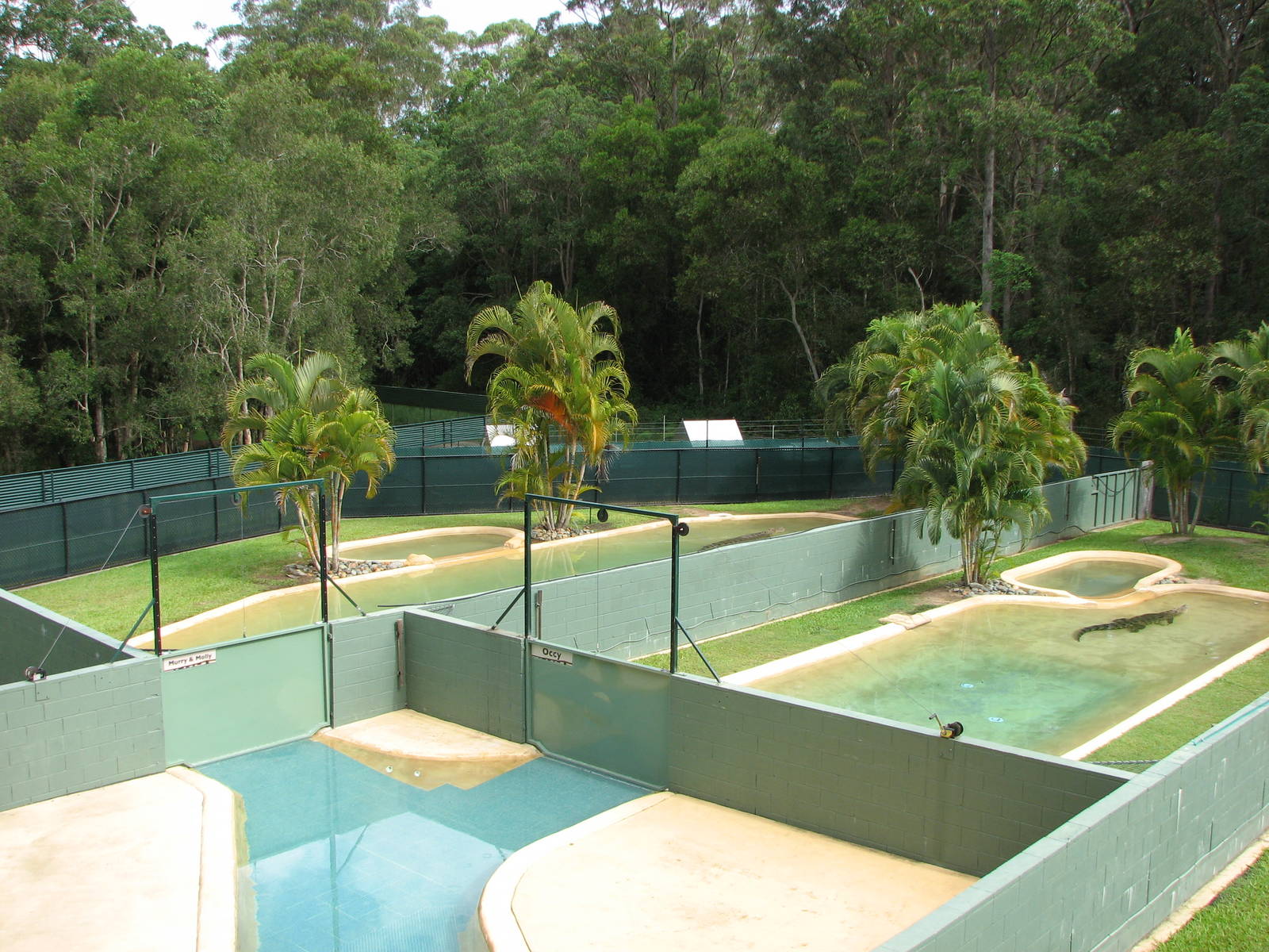 Australia Zoo 2007 - Crocodile pens behind the Crocoseum