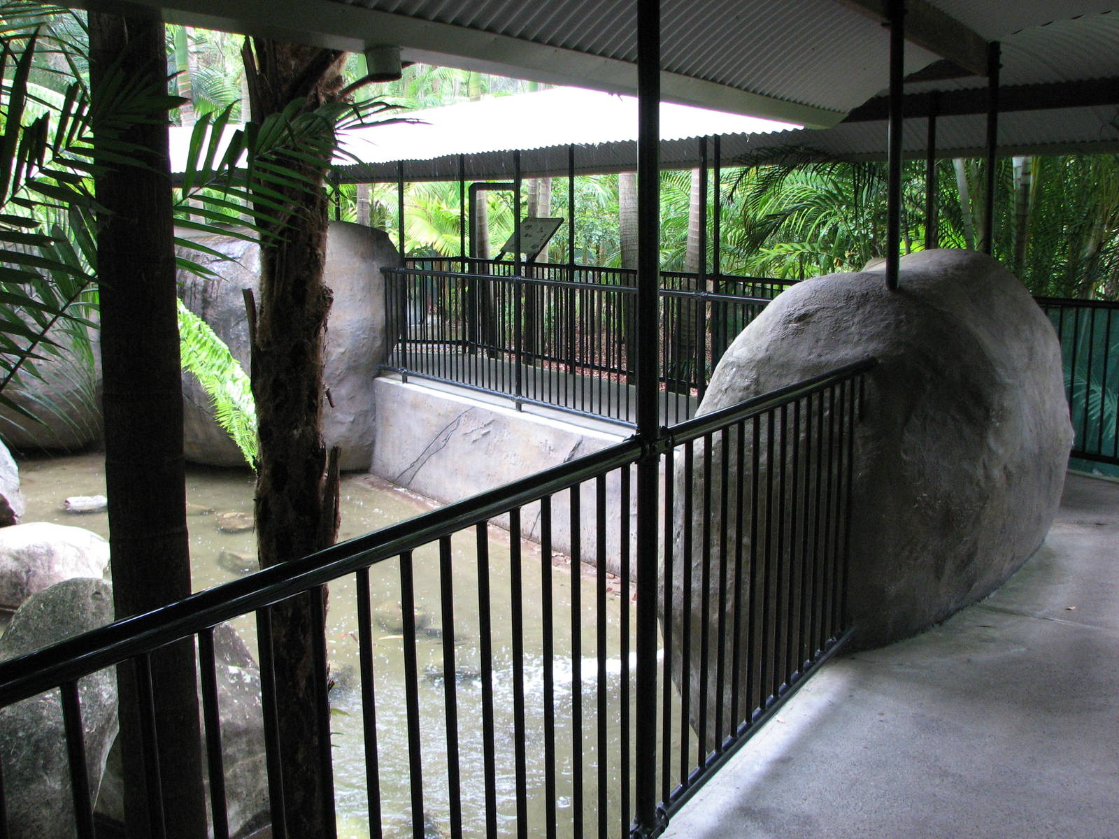 Australia Zoo 2007 - Exhibit corner