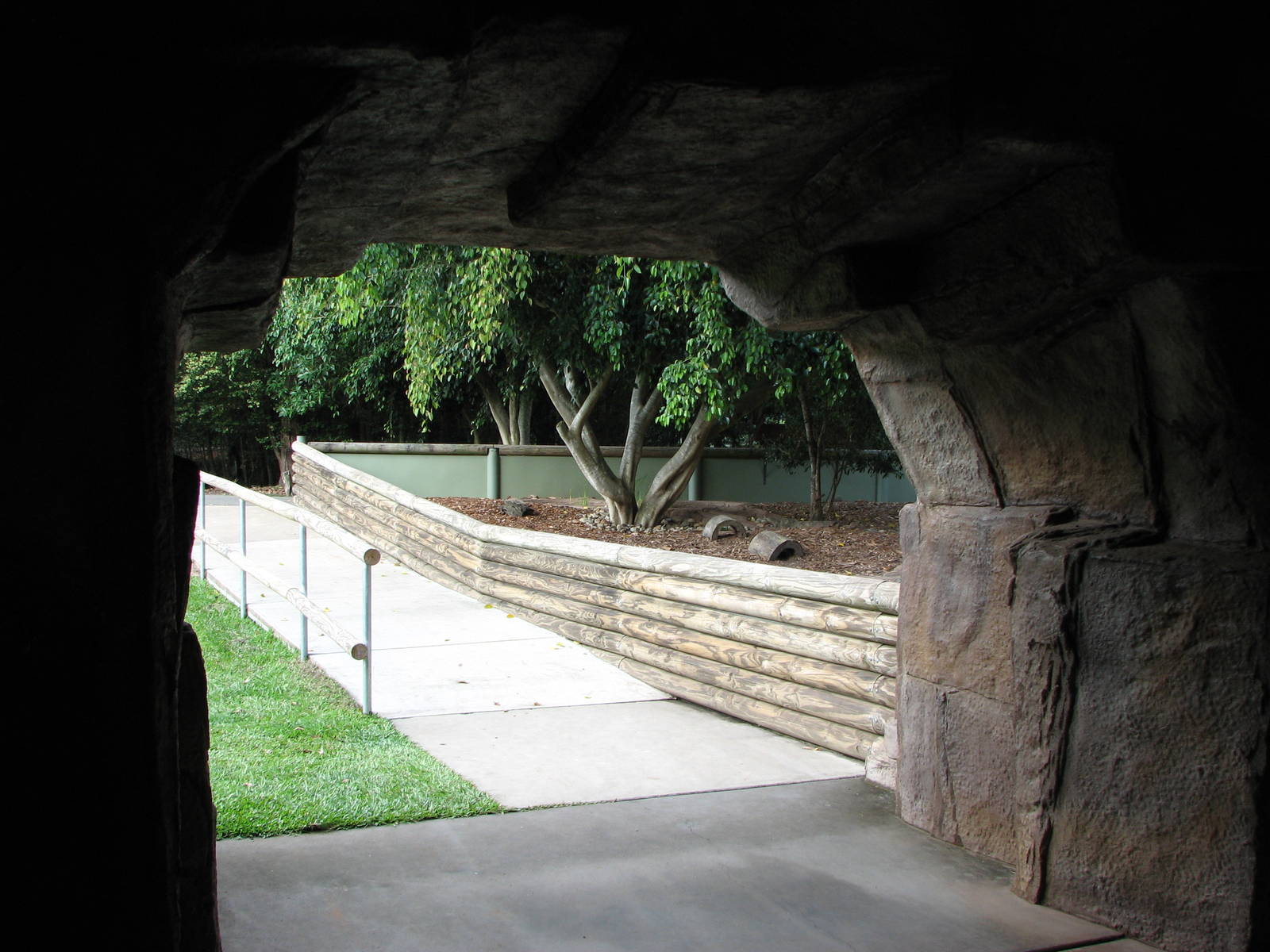 Australia Zoo 2007 - Short-becked Echinda exhibit