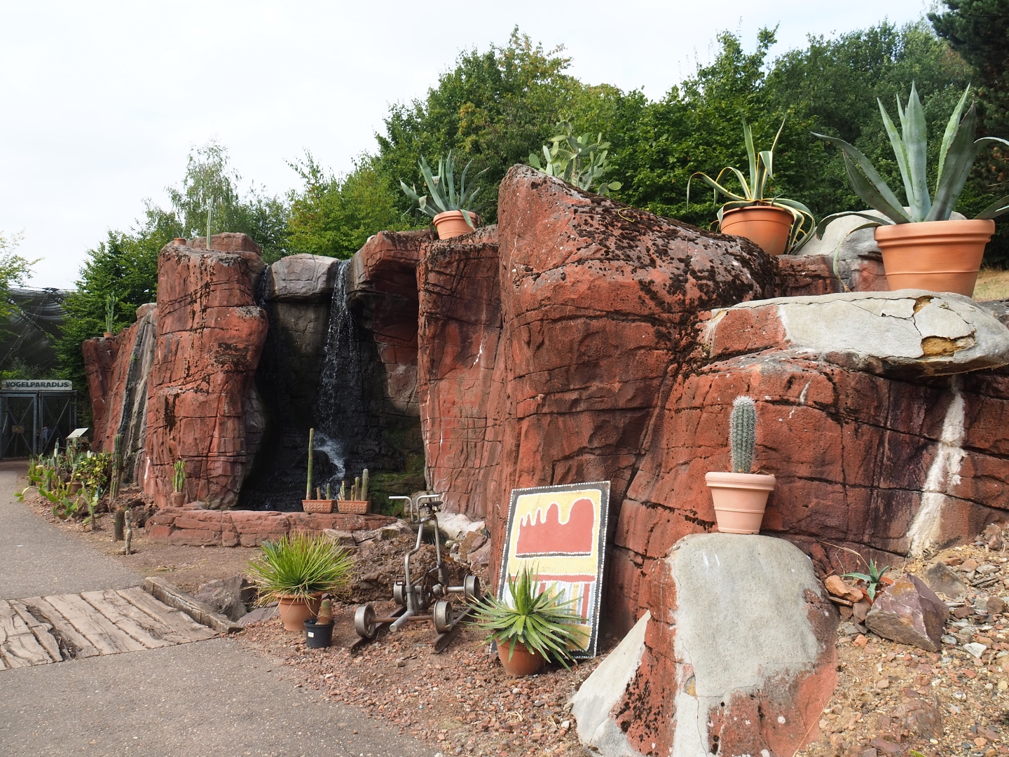Australian area rocks and vegetation (Aug 28th, 2018)