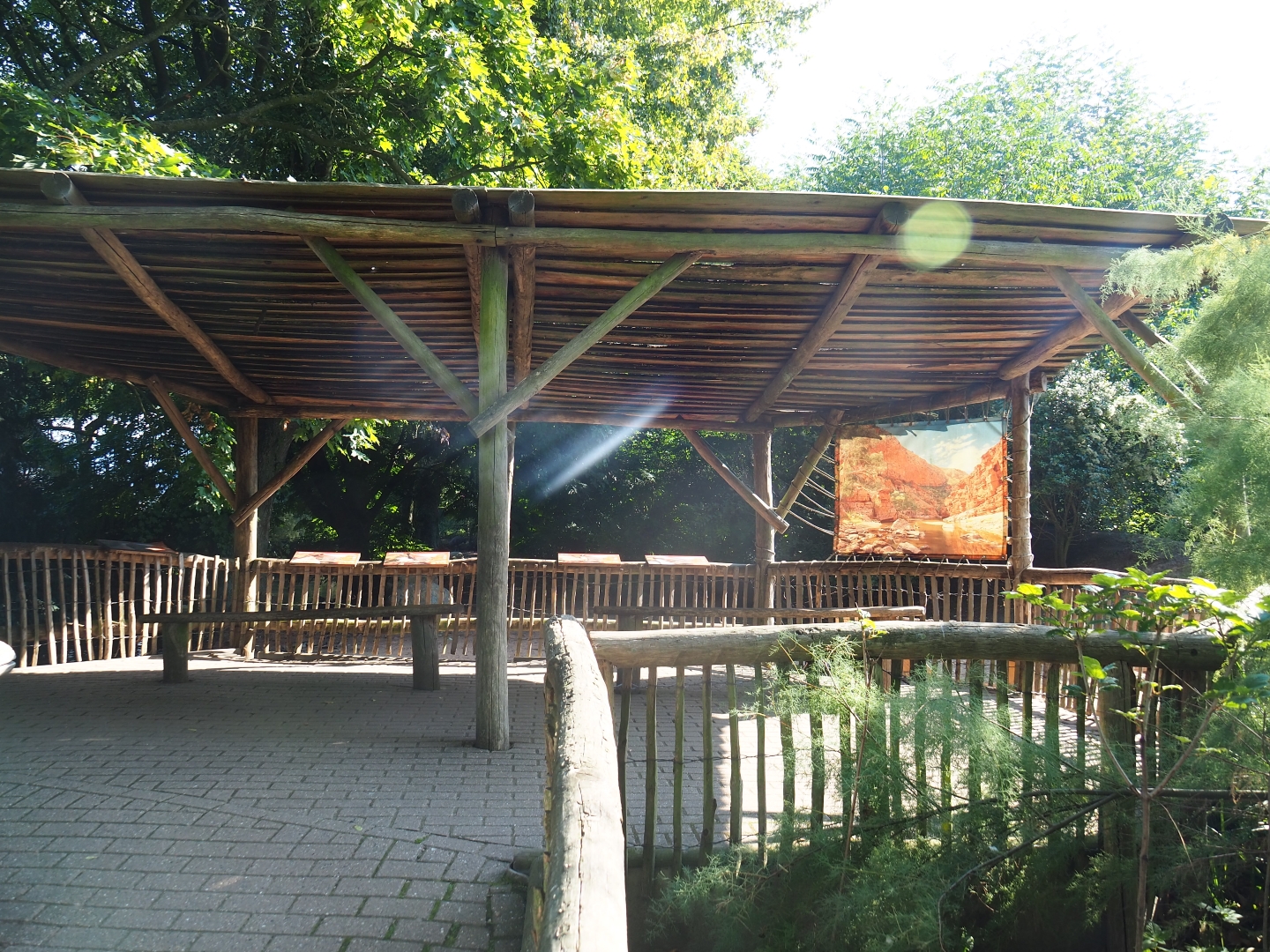 Australian exhibit viewing shelter (Sep 2nd, 2018)