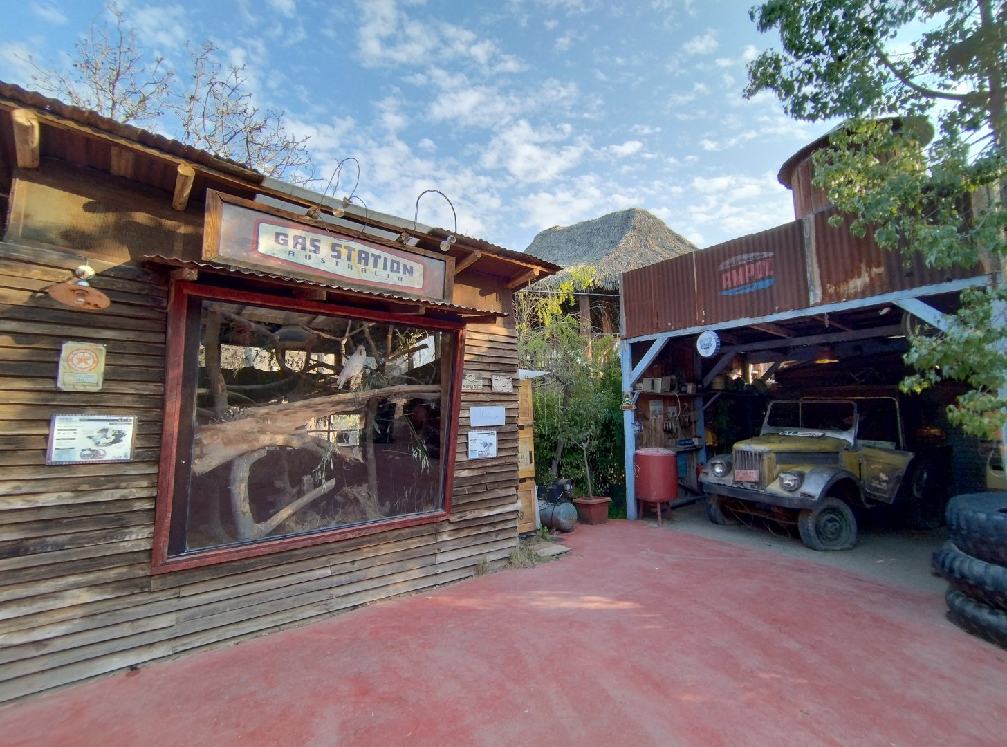 Australian gas station - Buin zoo