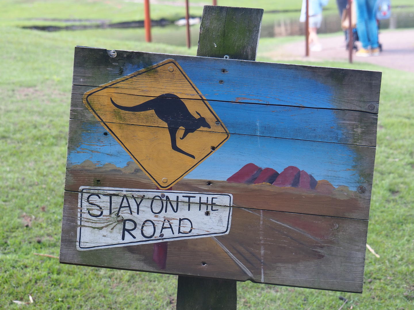 Australian stay on the road sign, 2019-08-11