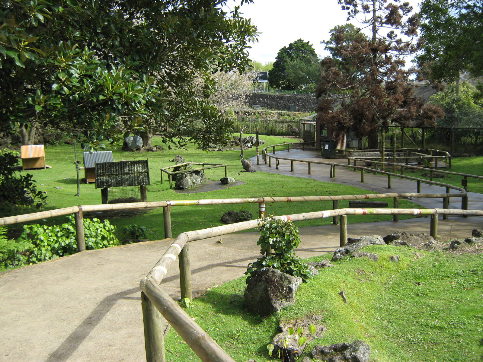 Australian walk-through enclosure