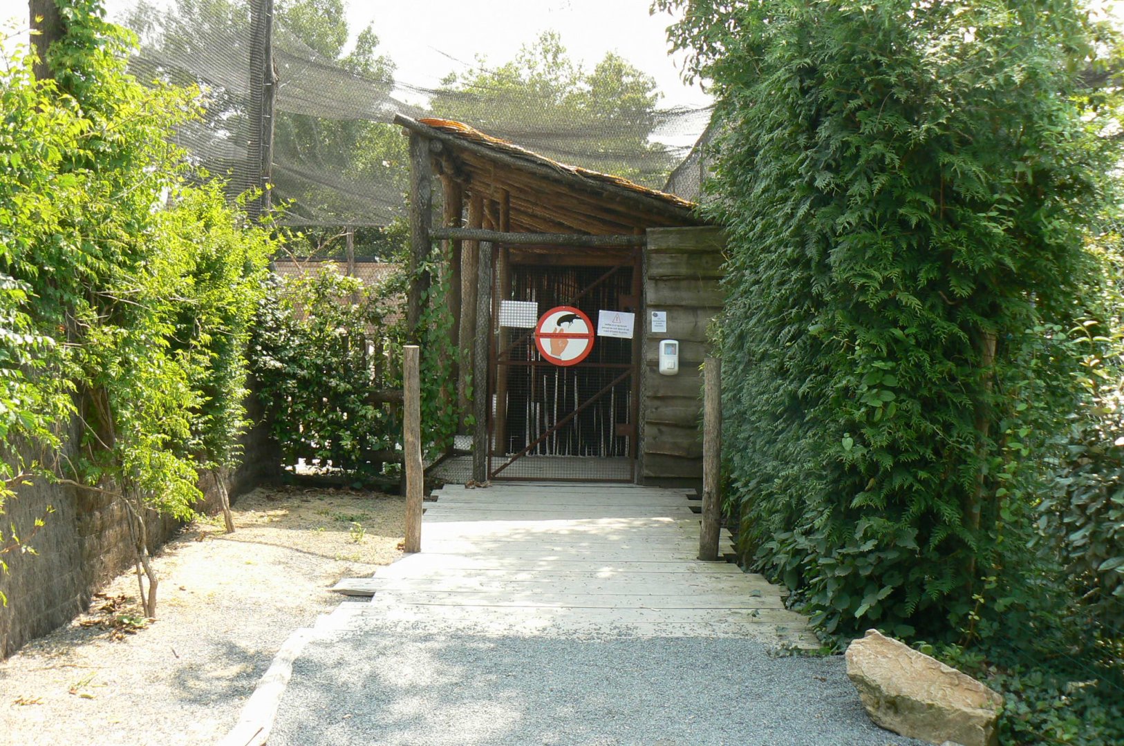 Australian walkthrough aviary - entrance