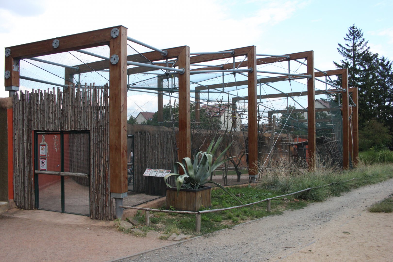 Australian walkthrough aviary - outside view