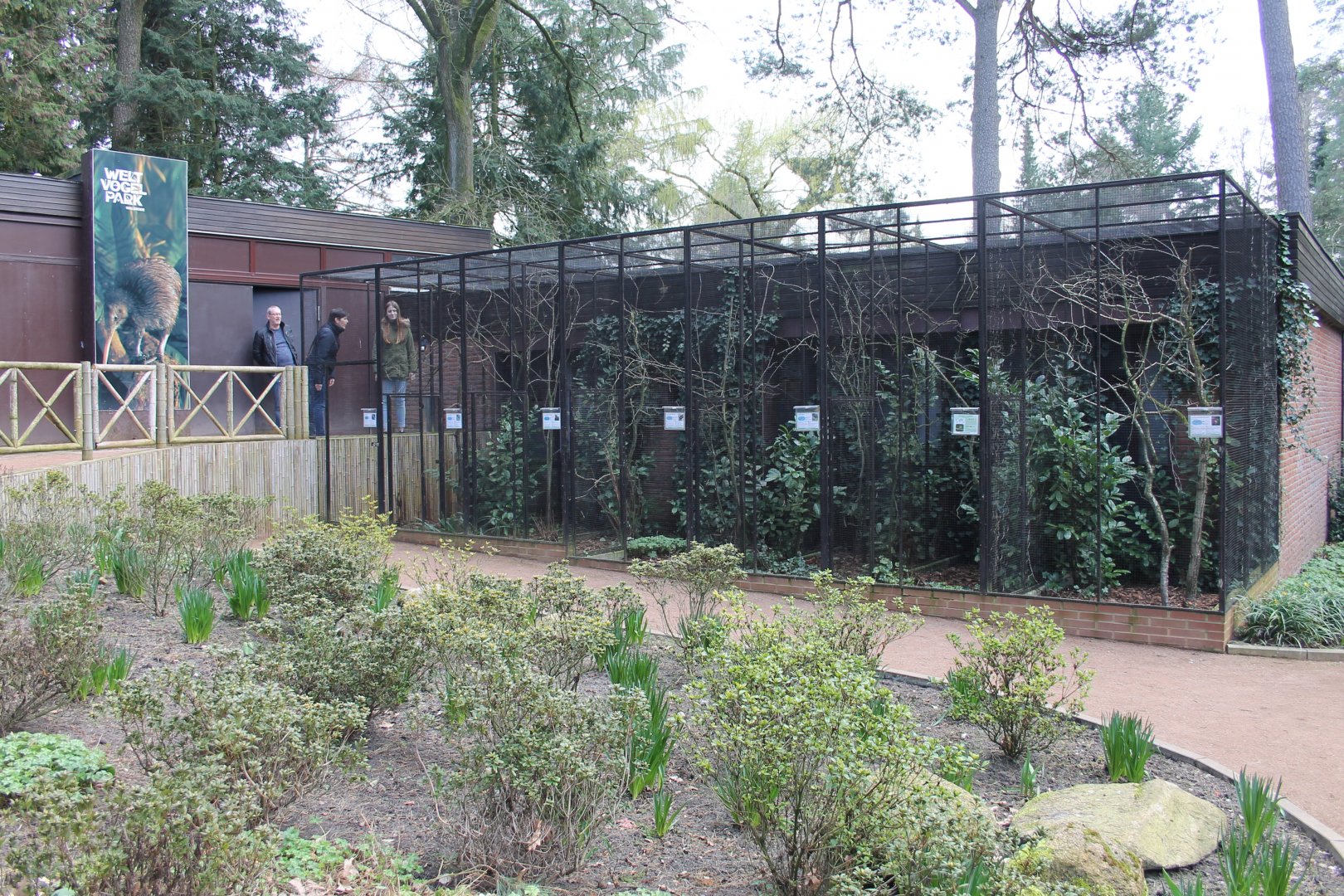 Aviaries and the entrance to the Kiwi house (24/3-19)