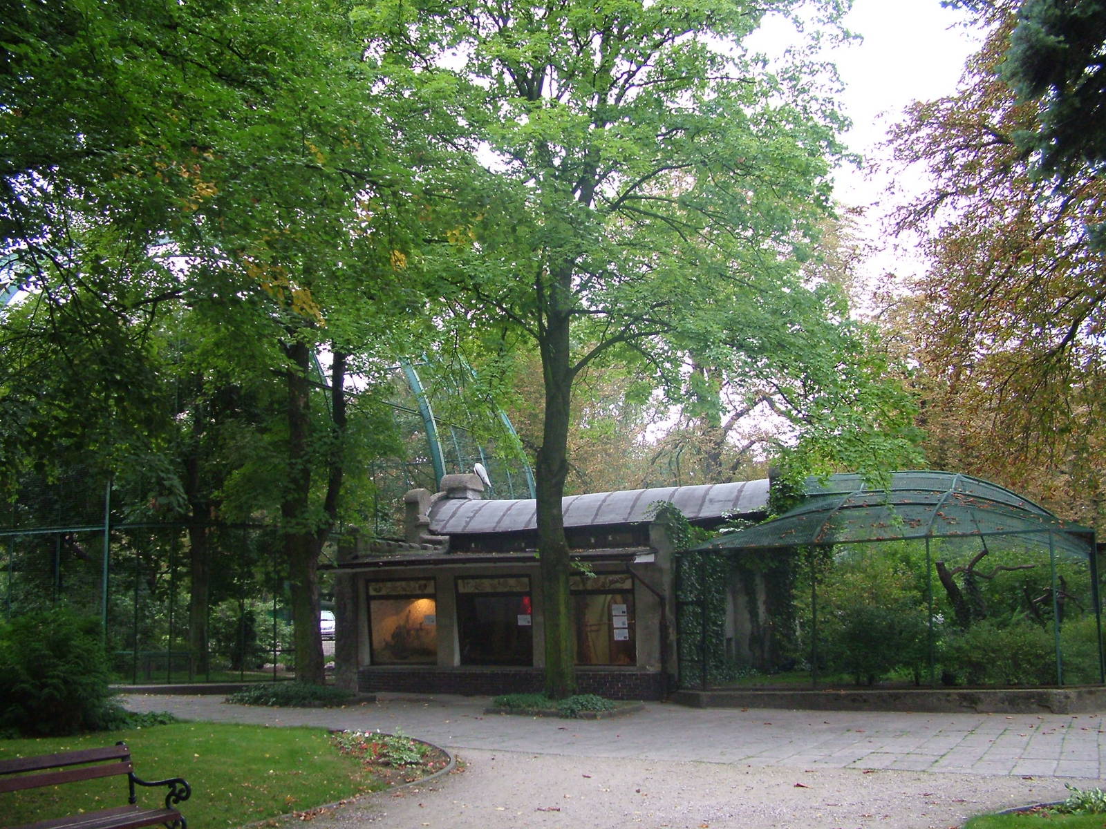 Aviaries at the Old Zoo, Poznan Sept 08