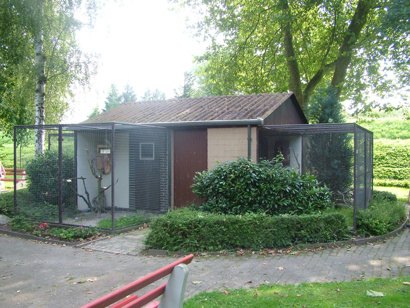 Aviaries at Vogelpark Leopoldshafen, 03/09/10