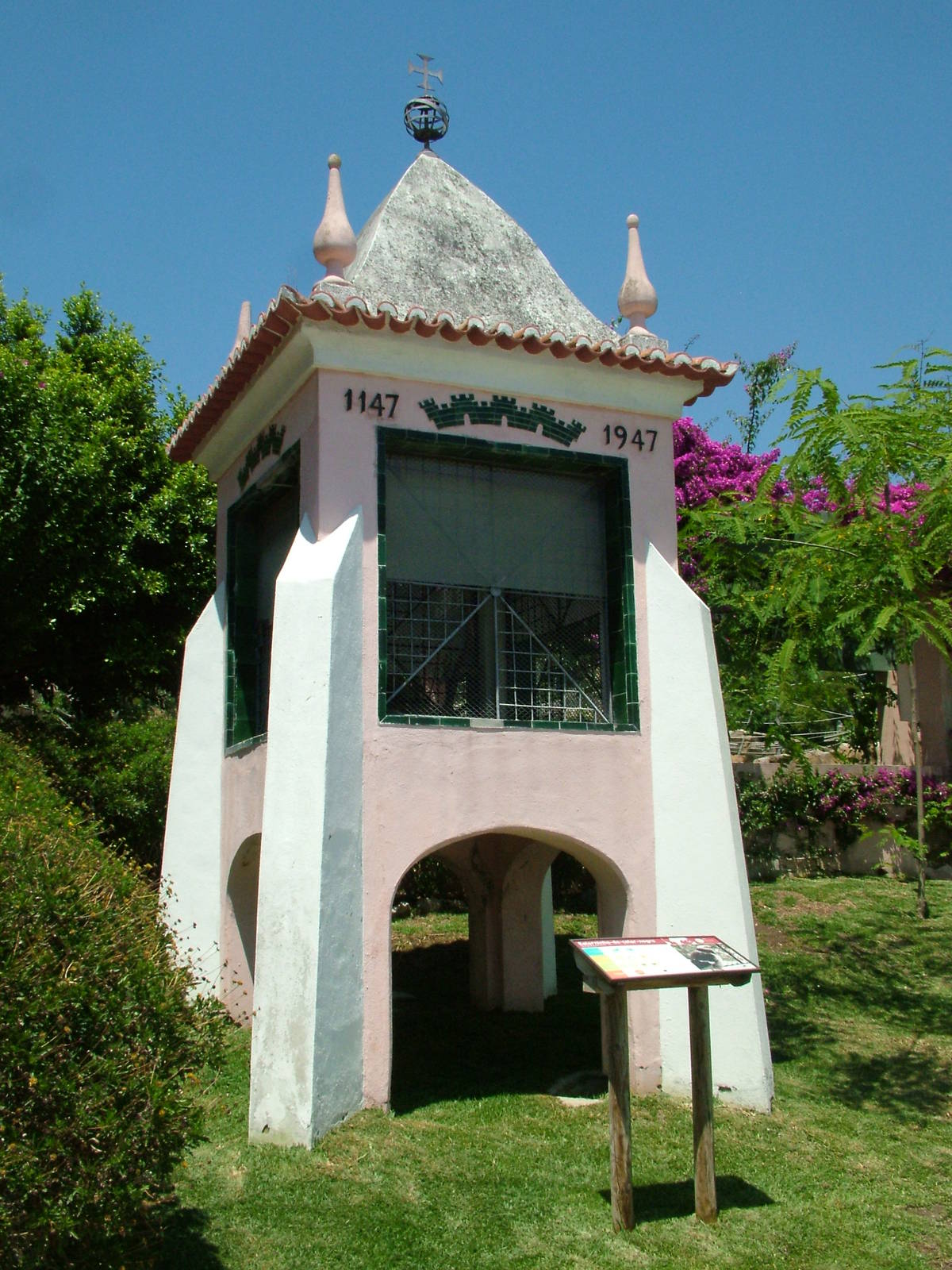 Aviary at Lisbon Zoo, 24/05/11