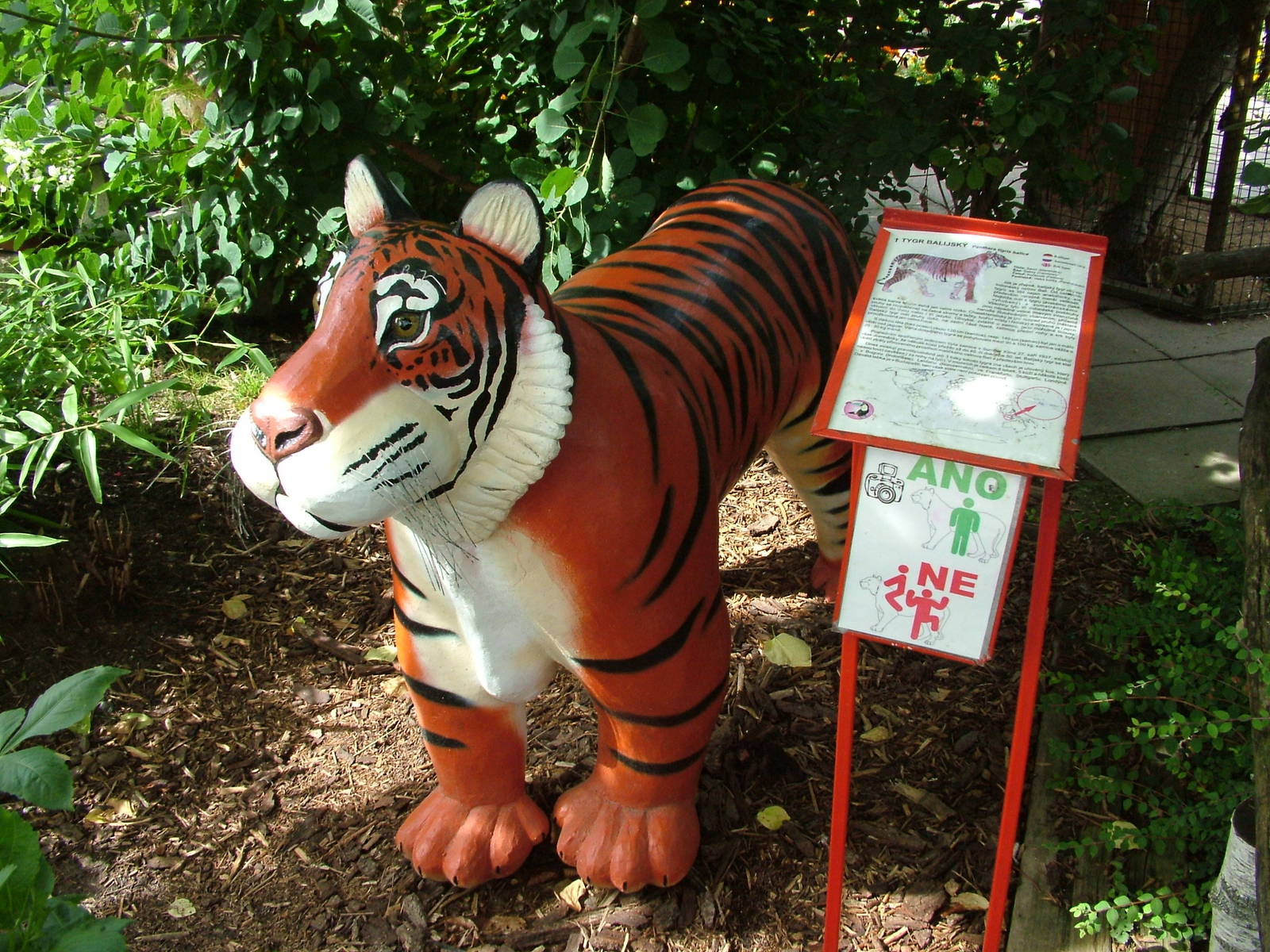 Bali Tiger Sculpture at Chleby, 26/08/12