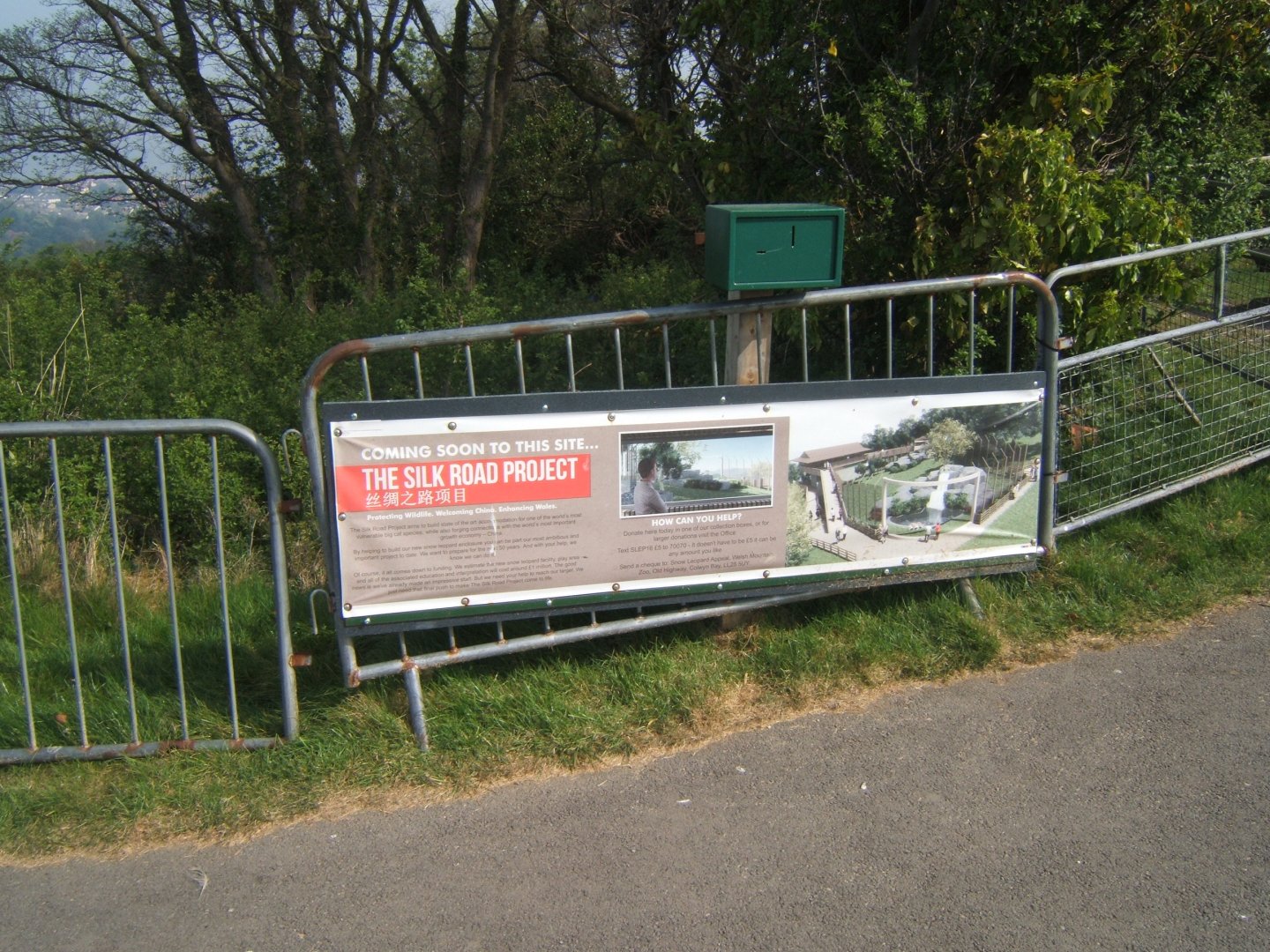 Banner explain the new Snow Leopard enclosure 23/04/2019