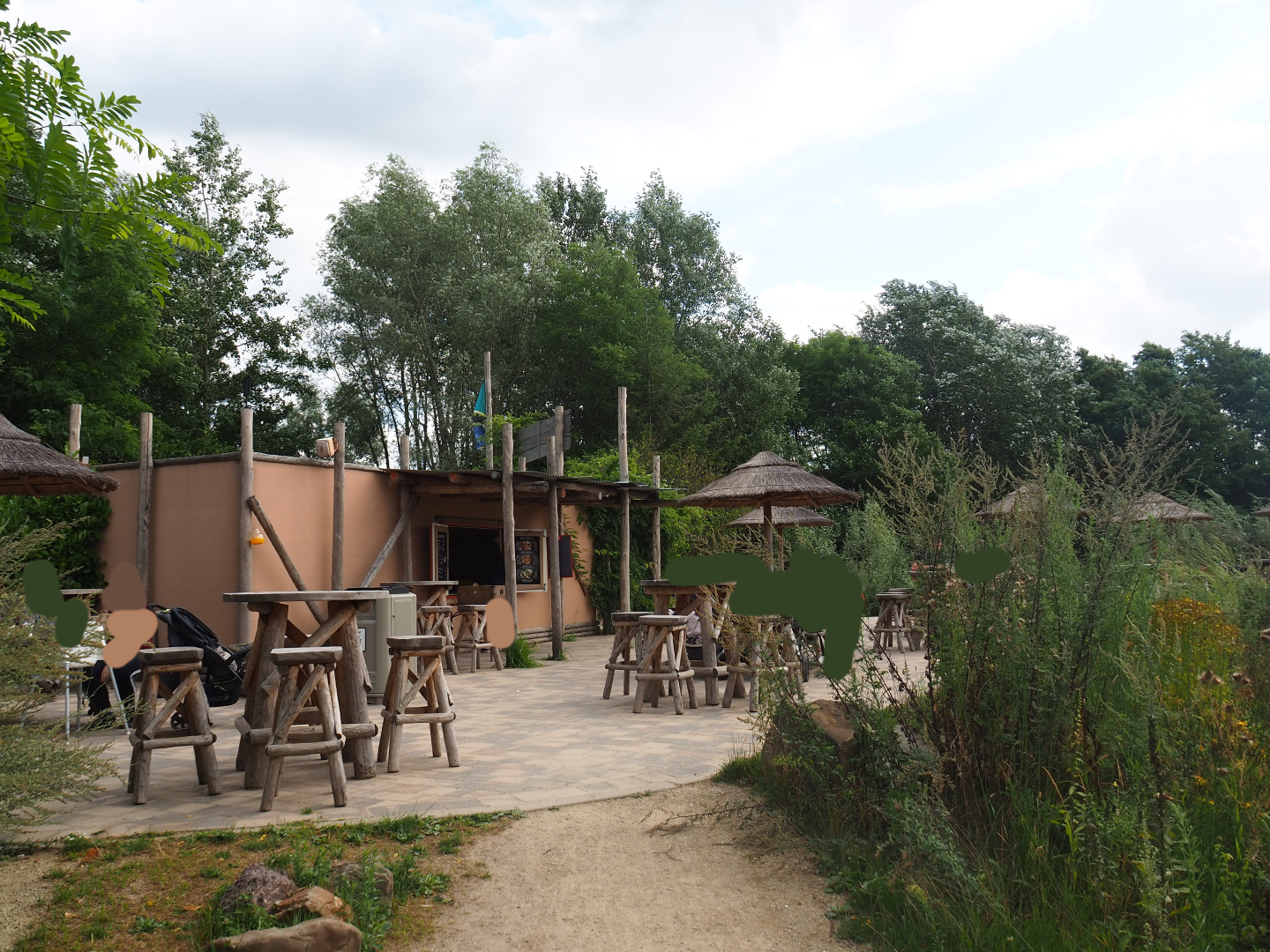 Basecamp snacks and drinks stand and eating area, 2019-08-11