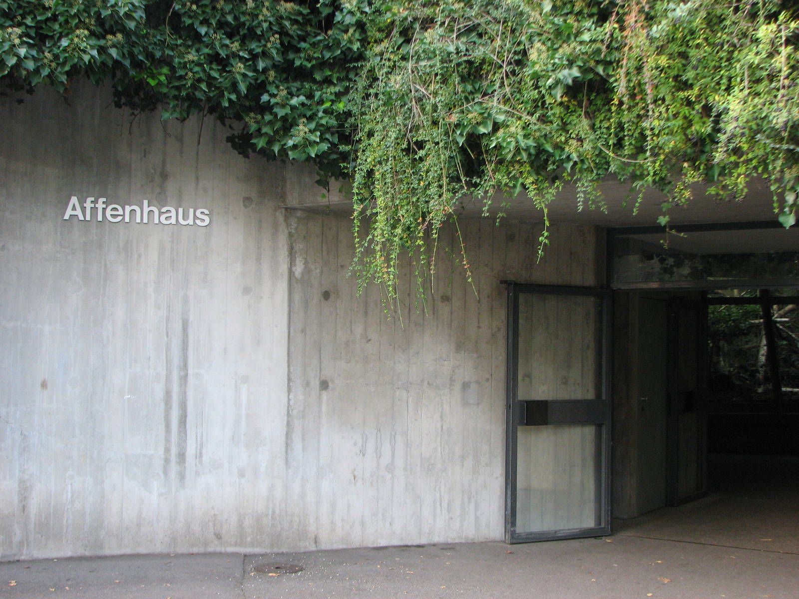 Basel Zoo 2006 - Entrance to the Ape House
