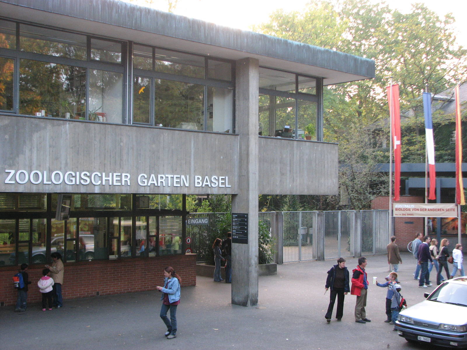 Basel Zoo 2006 - The zoo entrance in the afternoon