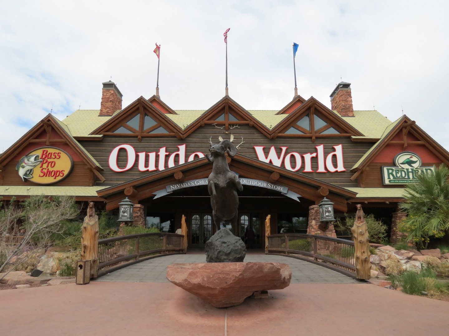 Bass Pro Shops Las Vegas - Exterior