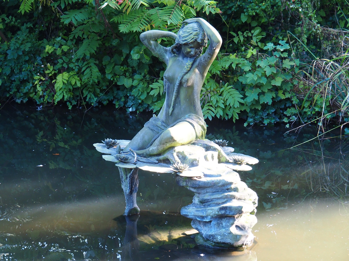 Bathing woman statue (Sep 2nd, 2018)