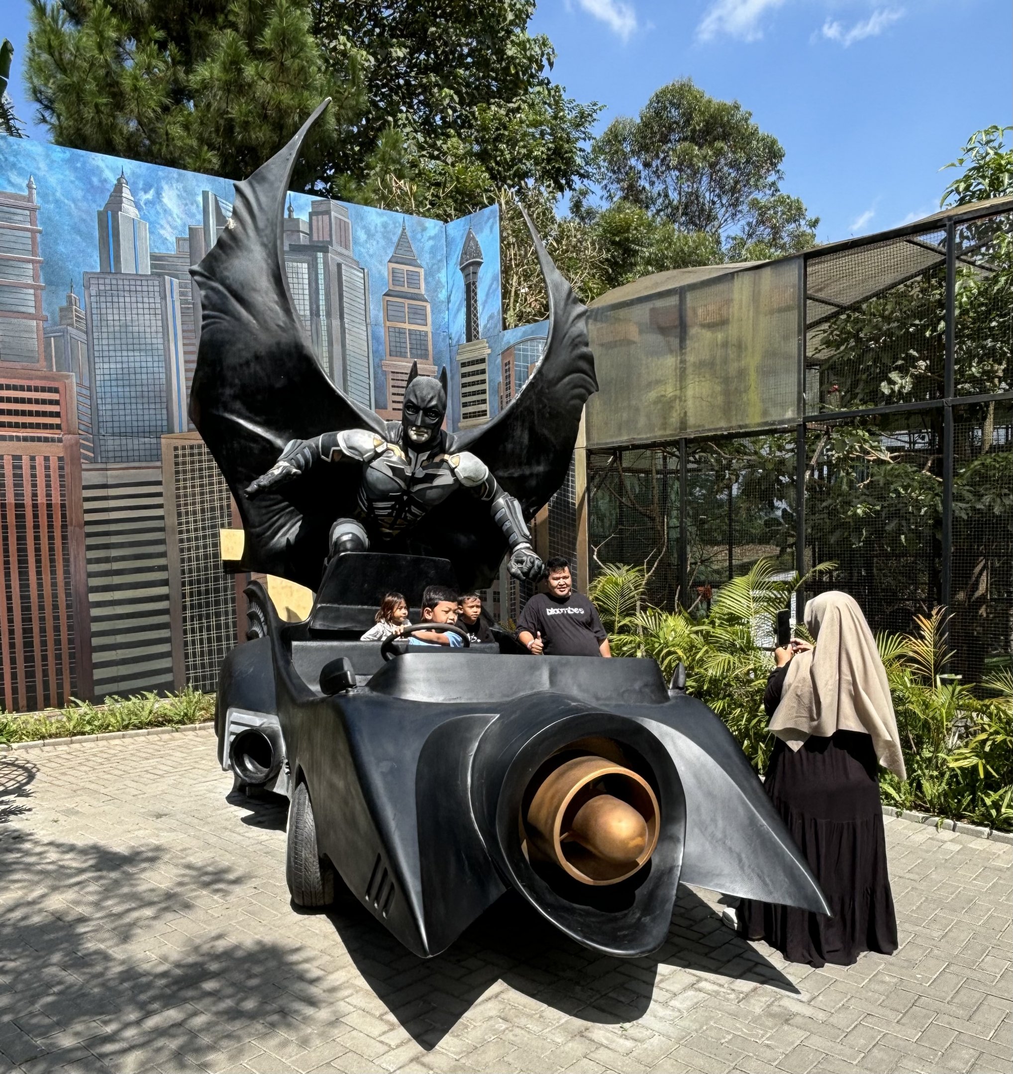 Batman + Batmobile