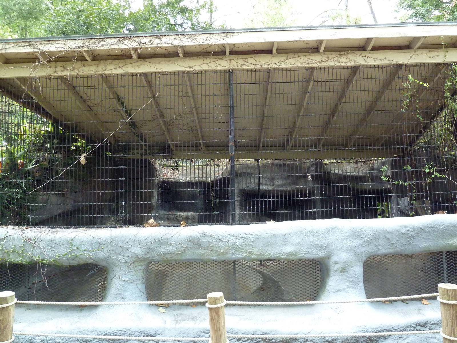 Baton Rouge Zoo - Empty Exhibit