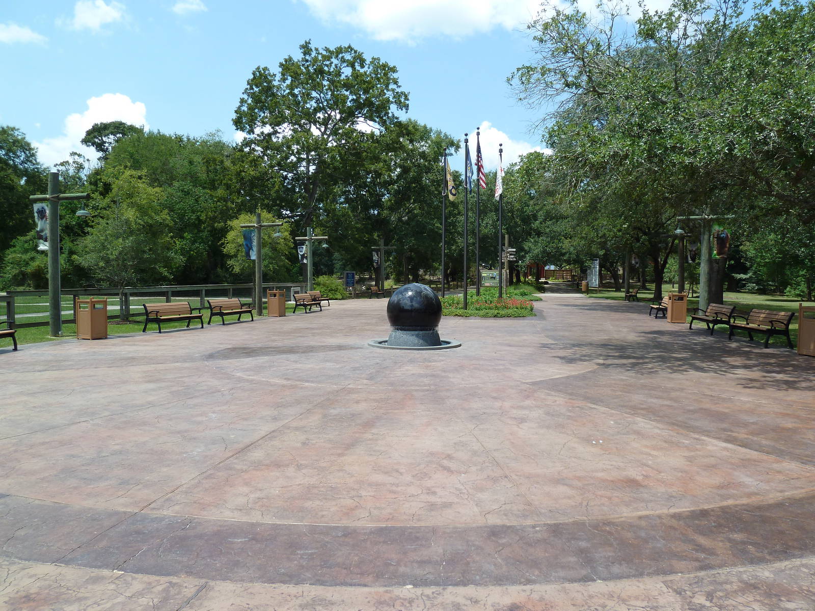 Baton Rouge Zoo - Entrance Plaza