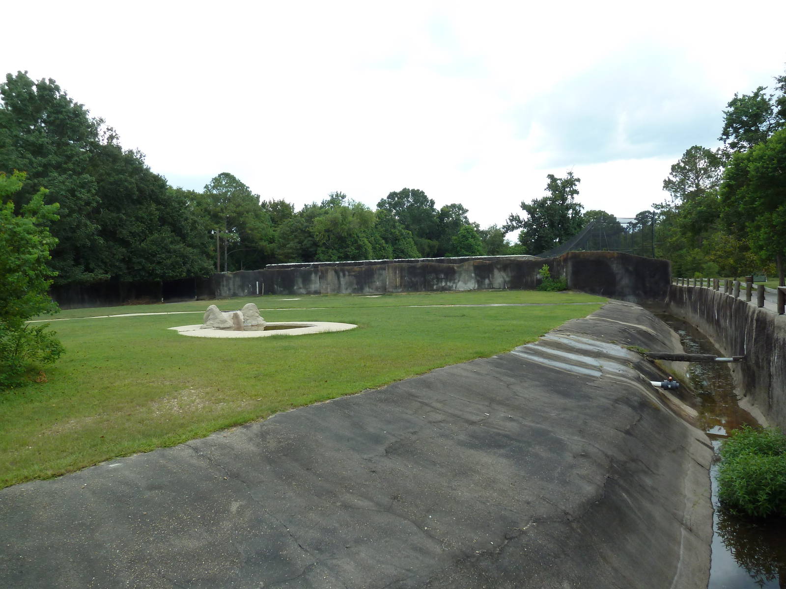 Baton Rouge Zoo - Roan Antelope/Nile Lechwe Exhibit