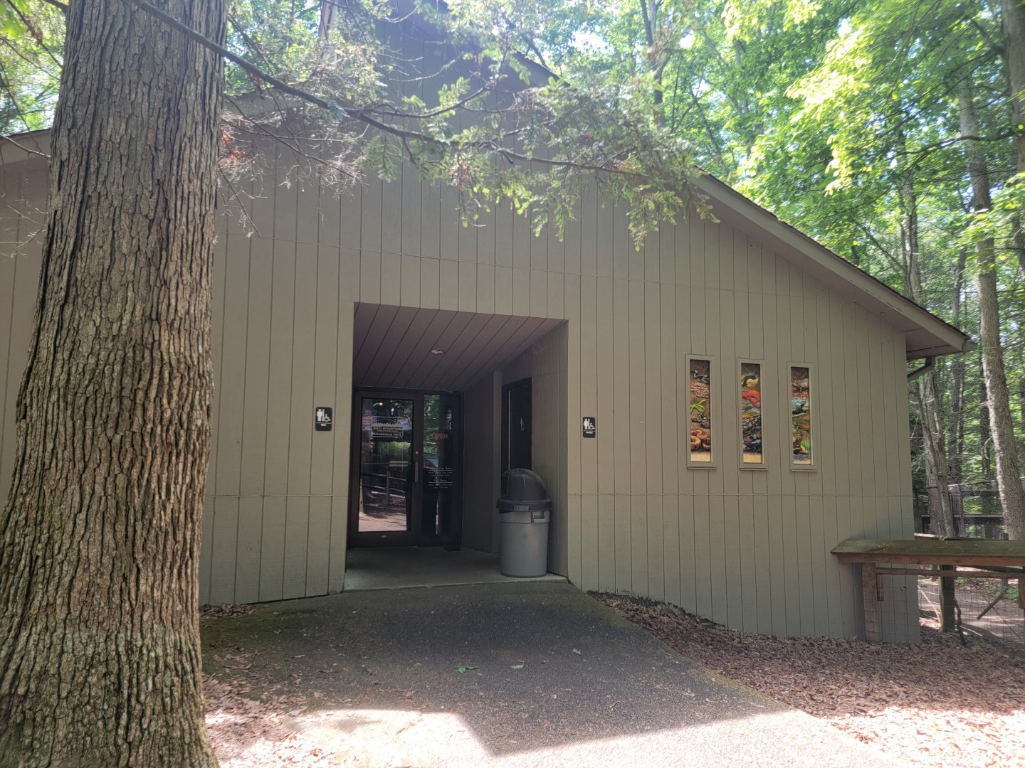 Bays Mountain - Herpetarium entrance/exit