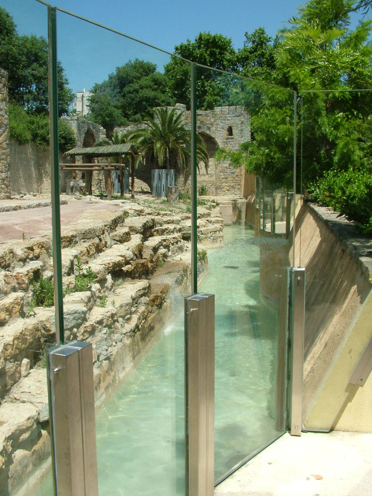 Bear Exhibit at Lisbon Zoo, 24/05/11