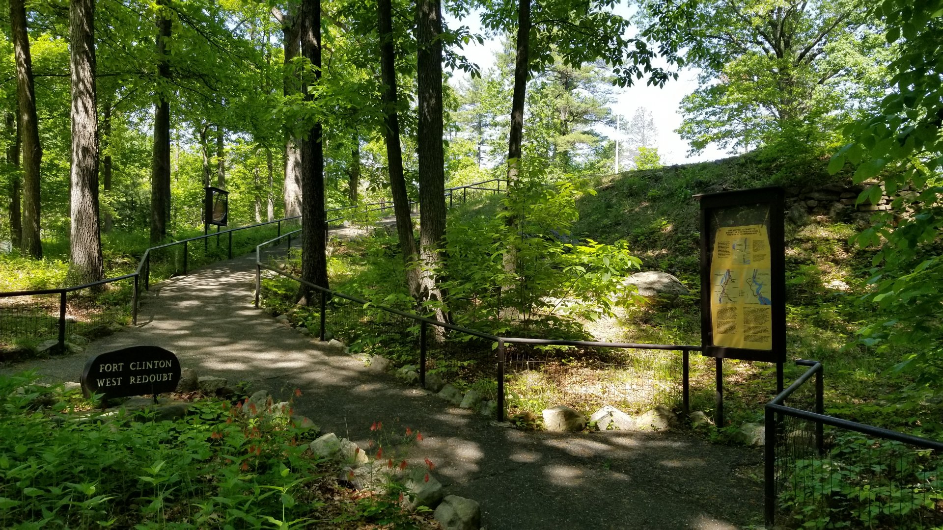 Bear Mountain - Start of trail to fort clinton