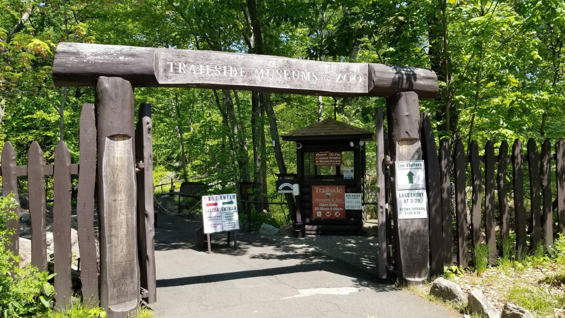 Bear Mountain - Trailside Museums & Zoo entrance