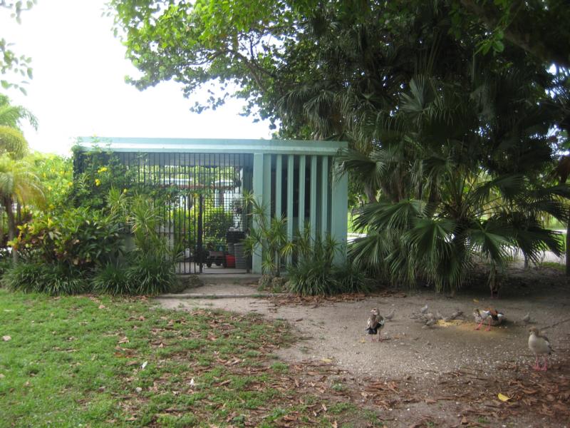 Bear or Hyena Cage ?