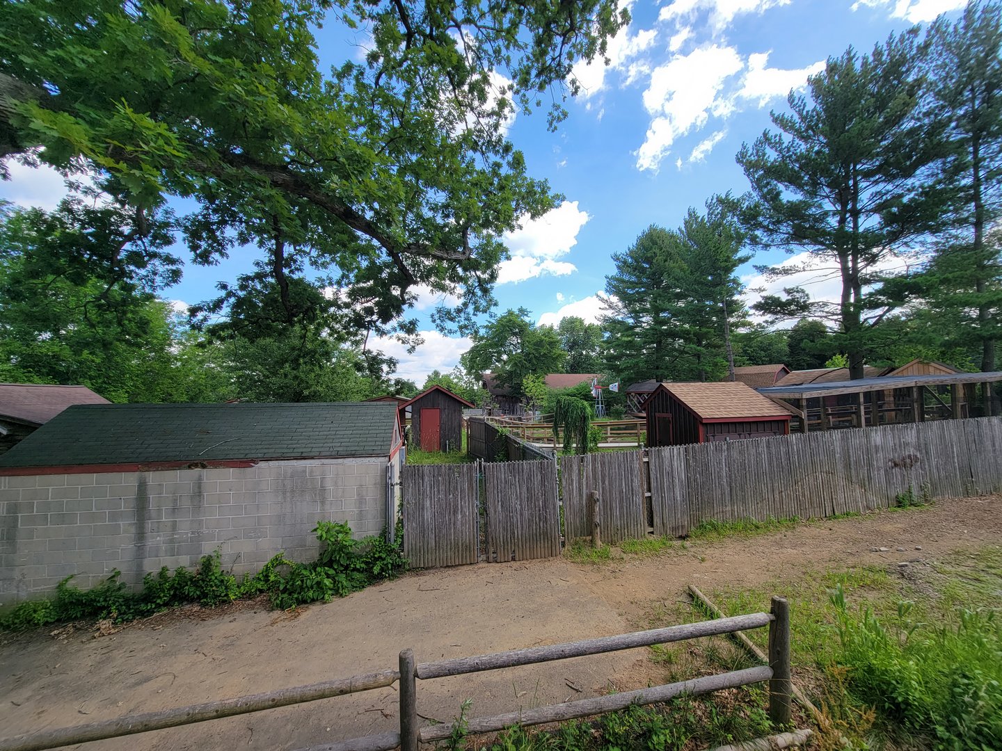 Beardsley 7/22 - Back of farmyard