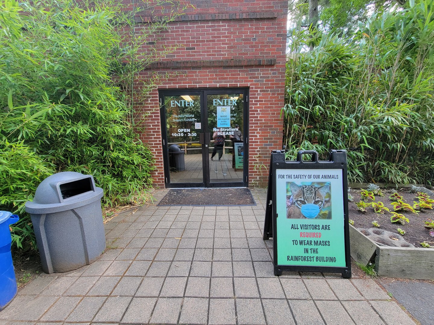 Beardsley 7/22 - Rainforest Building, entrance