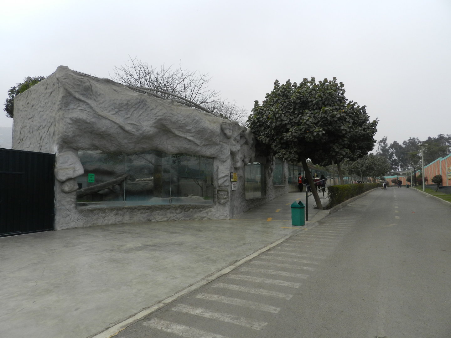 Beginning of the carnivore row - Parque Zoológico Huachipa