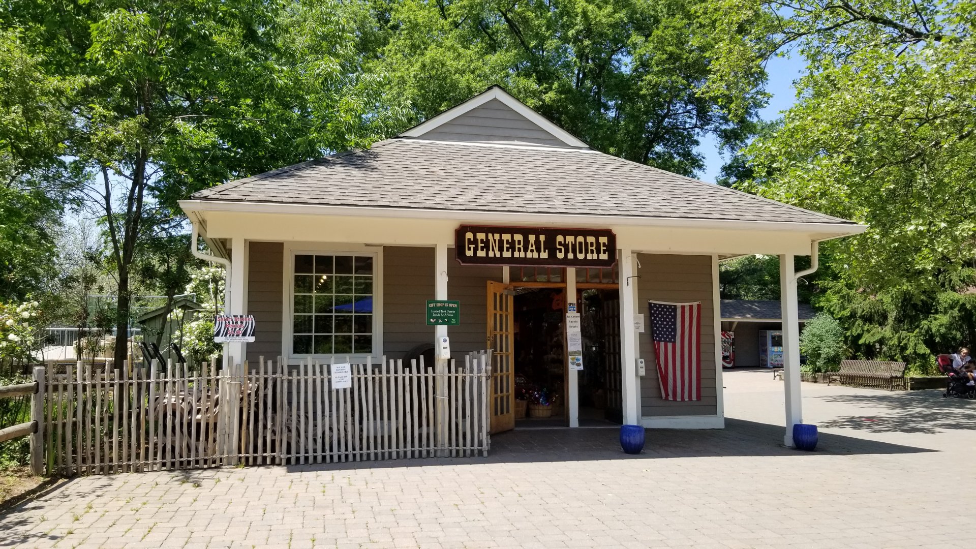 Bergen County Zoo - Gift shop