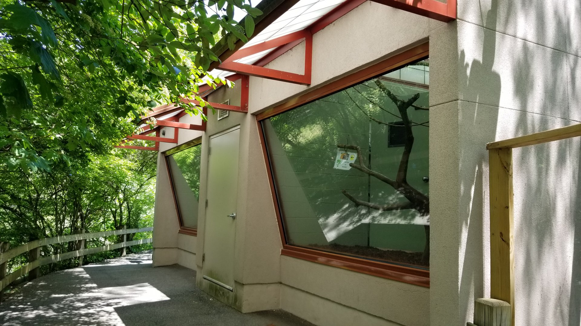 Bergen County Zoo - Tamarin indoor areas