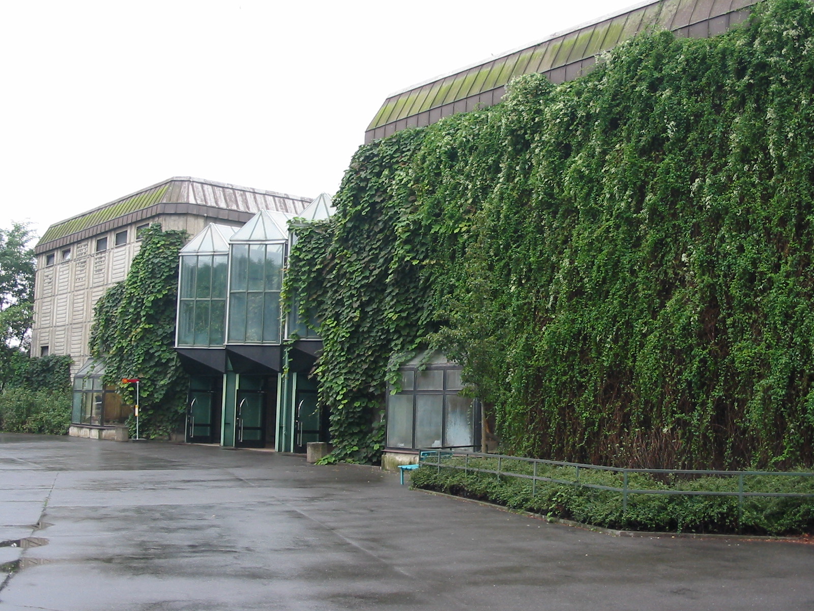 Berlin Tierpark 2004 - Entrance side of the Pachyderm House